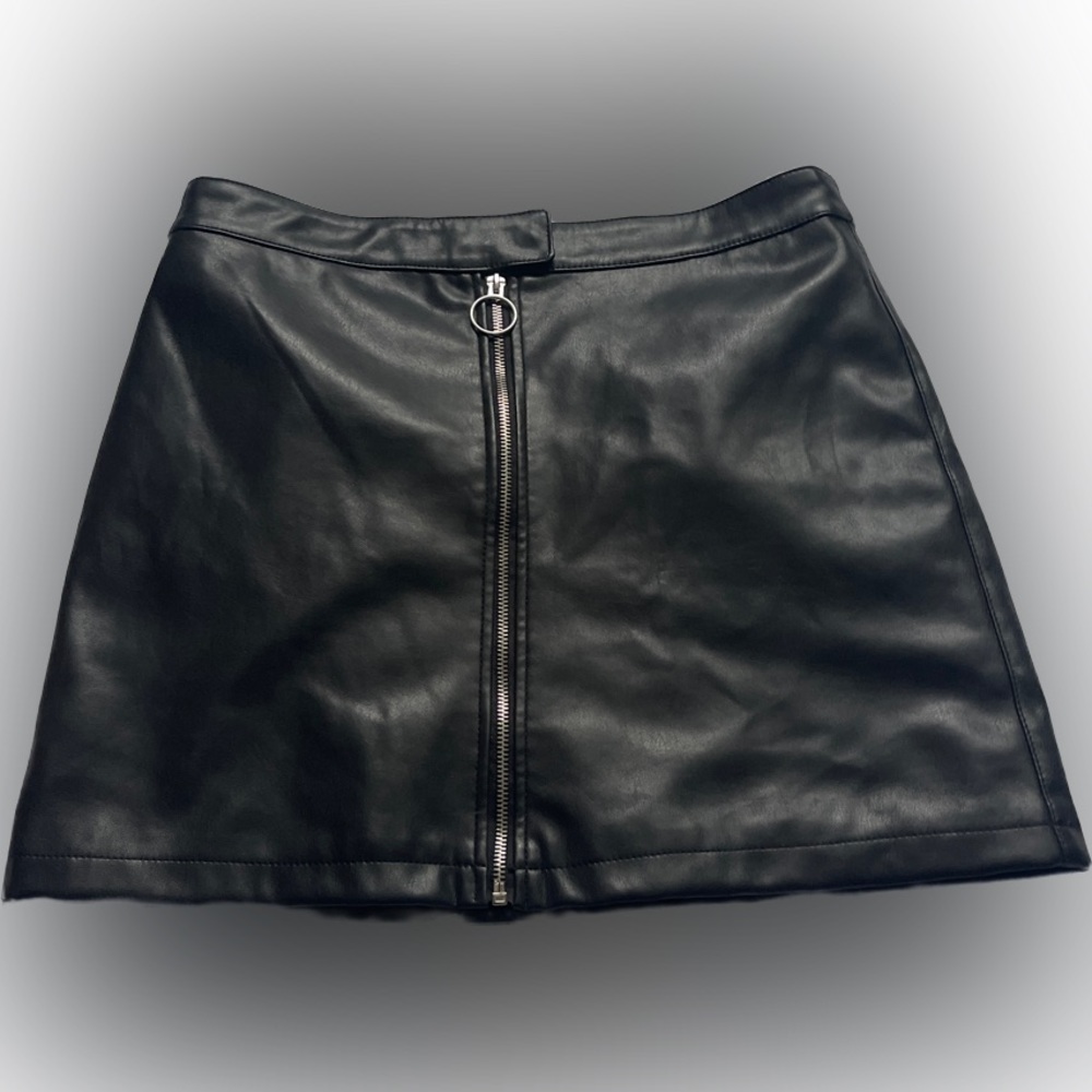 Forever 21 black faux leather zip up skirt